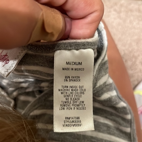 Daytrip, Medium, gray stripped with cross design. - Picture 3 of 3